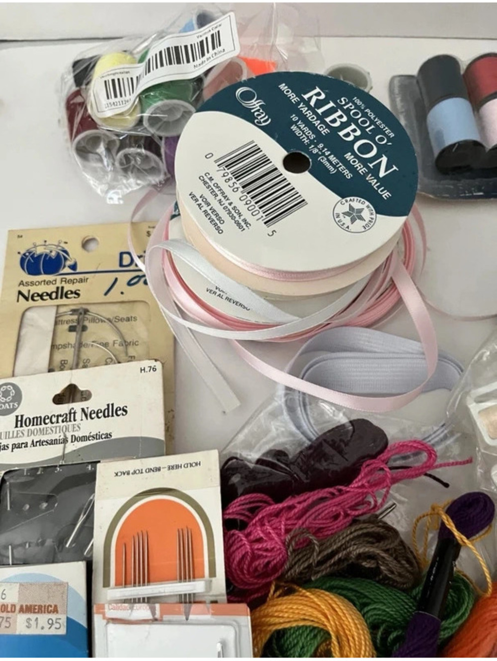 Lot Bulk Of Sewing, Notions, Ribbons, Needles, Pins, Buttons, Vintage Threads - Picture 5 of 8